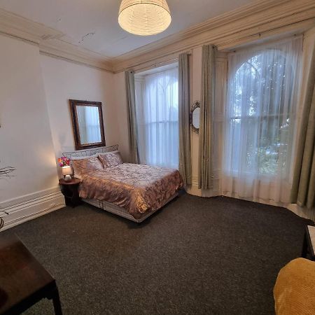 Large Flat Next To Port, Cliffs, Beach With Parking Dover Bagian luar foto