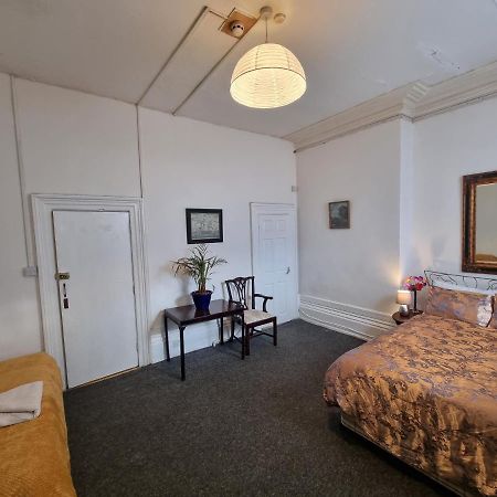 Large Flat Next To Port, Cliffs, Beach With Parking Dover Bagian luar foto
