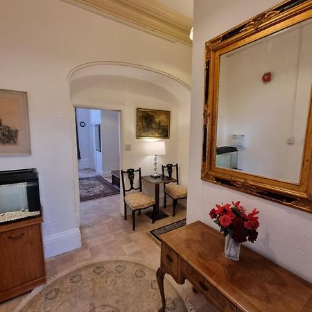 Large Flat Next To Port, Cliffs, Beach With Parking Dover Bagian luar foto