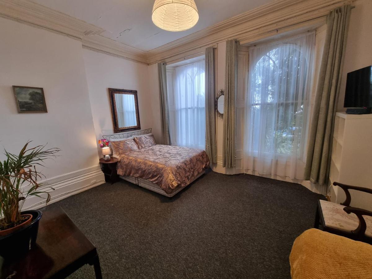 Large Flat Next To Port, Cliffs, Beach With Parking Dover Bagian luar foto