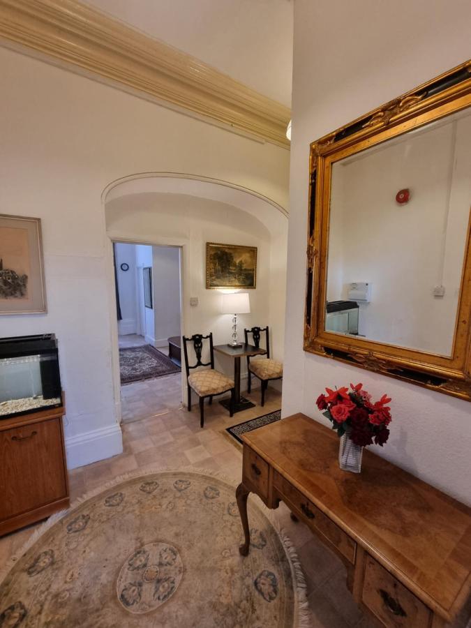 Large Flat Next To Port, Cliffs, Beach With Parking Dover Bagian luar foto